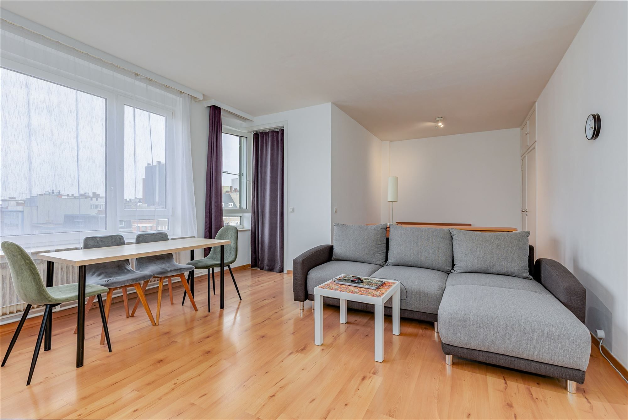 Ruime studio met een aparte slaaphoek te Antwerpen! foto 2