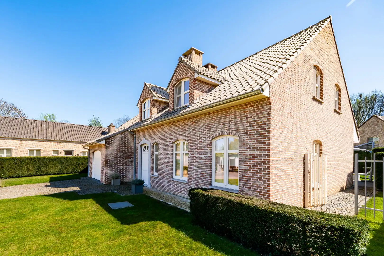 Charmante woning met 4 slaapkamers en verzorgde tuin met zwembad foto 31