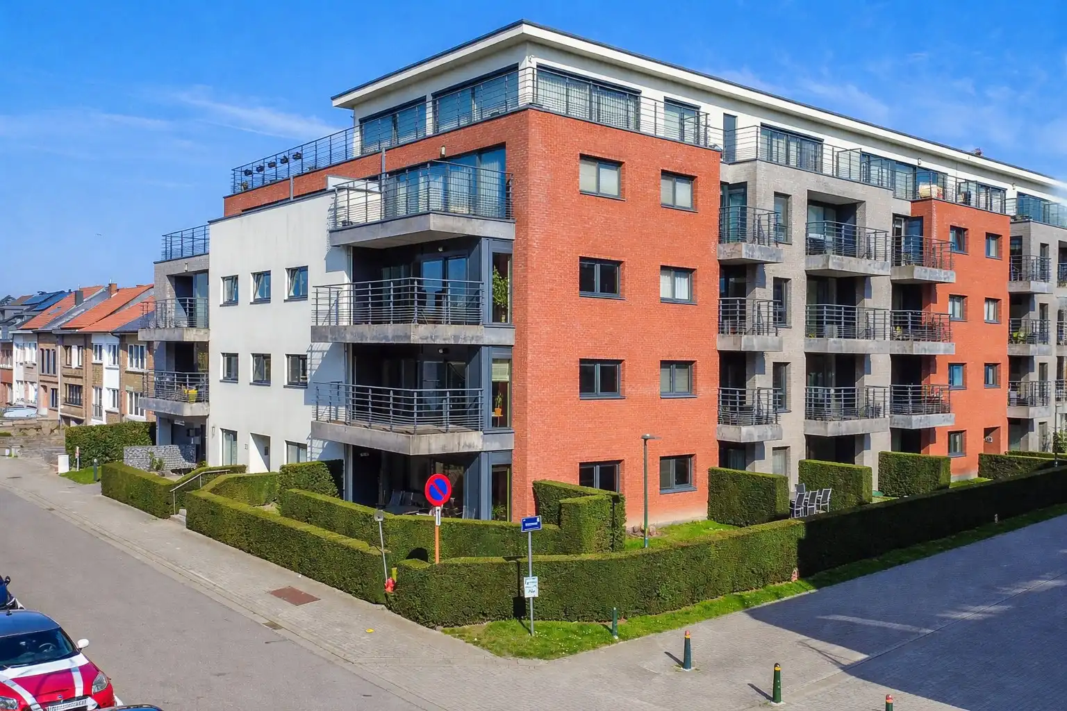 INSTAPKLAAR APP MET 2 SLAAPKAMERS, TERRAS & GARAGE! foto {{pictureIndex}}