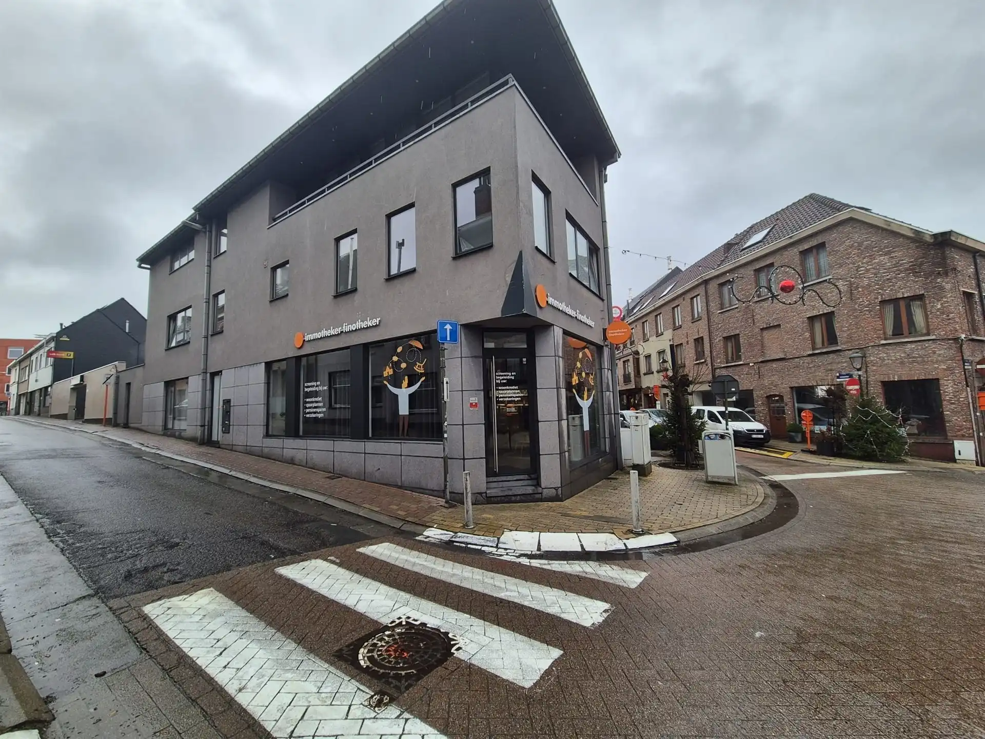 Handelspand te huur op topligging in Wetteren. foto {{pictureIndex}}