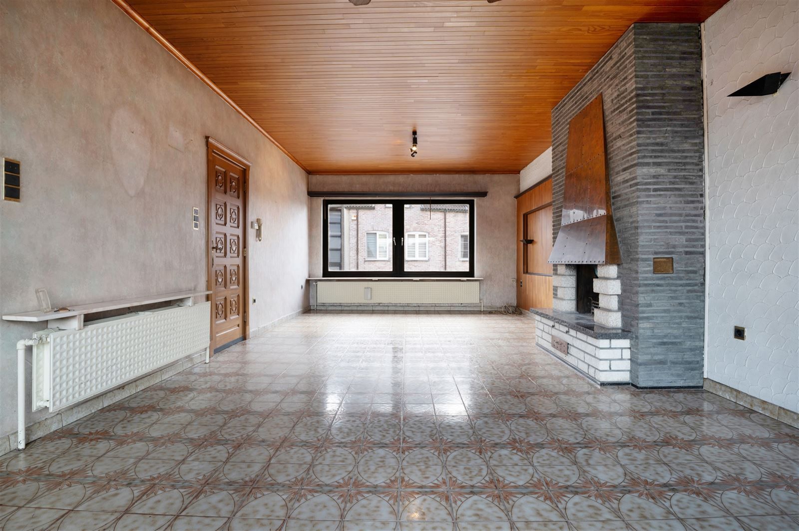 Woning met grote ruimtes en veel lichtinval foto 2