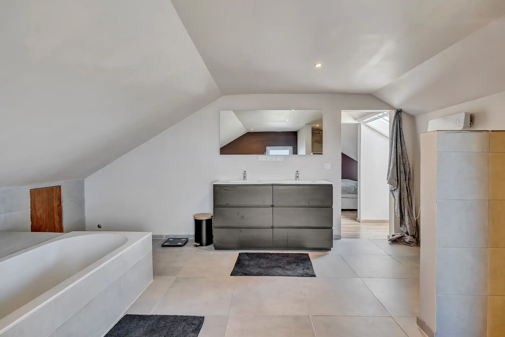 Ruime gezinswoning met 4 slaapkamers foto 10