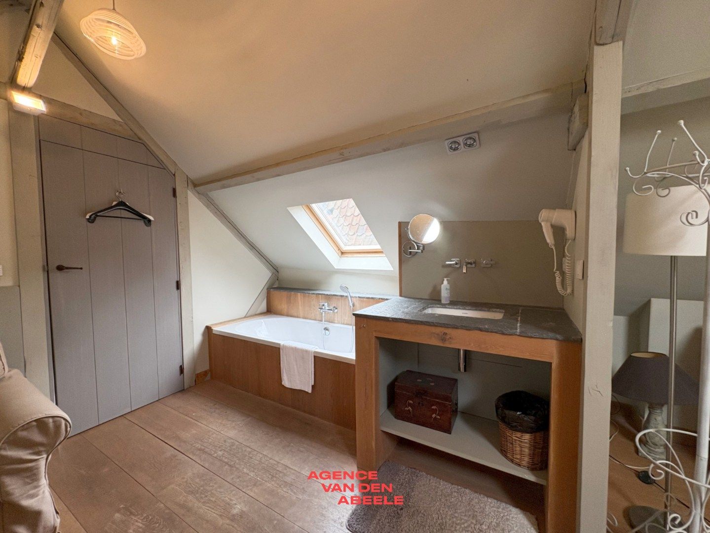 High class woning met stadskoer foto 25