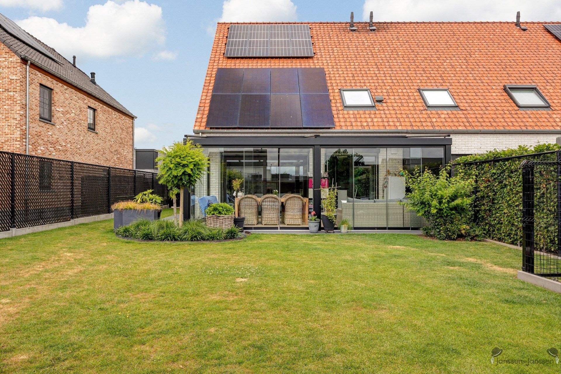Instapklare gezinswoning met alle comfort en tuin foto 15