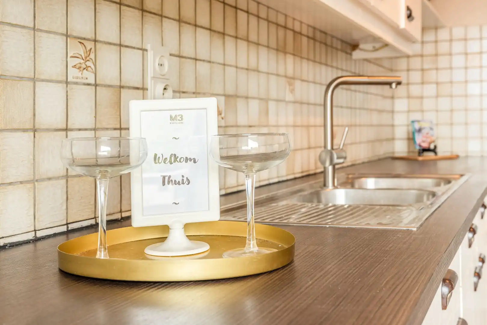 Ruim en lichtrijk appartement met garage foto 8