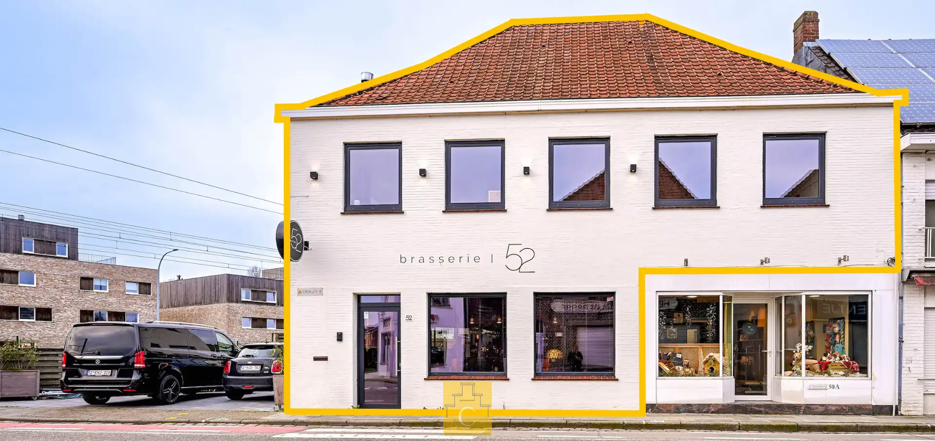 Instapklare horecazaak met ruime woonst op zichtlocatie te Loppem foto {{pictureIndex}}