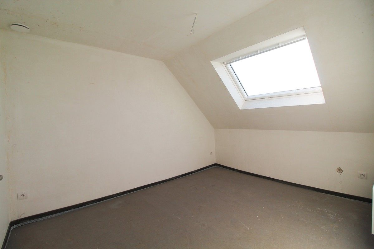 Halfopen nieuwbouwwoning met garage Roeselare foto 9