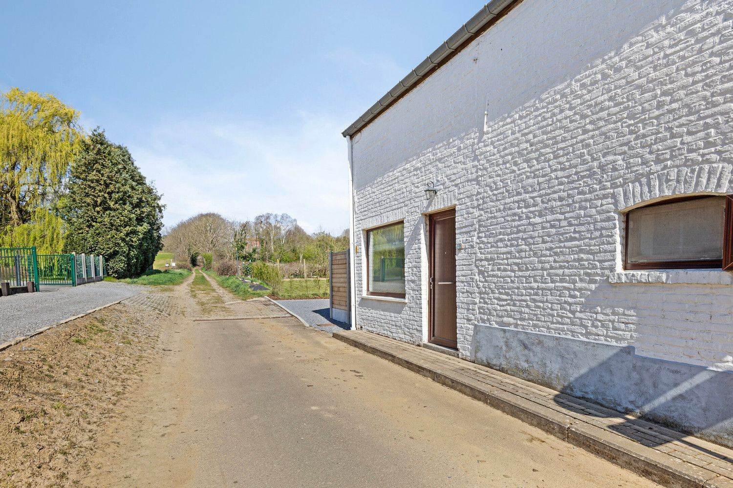 INSTAPKLARE EN VOLLEDIG GERENOVEERDE WONING TE DIEST! foto 3