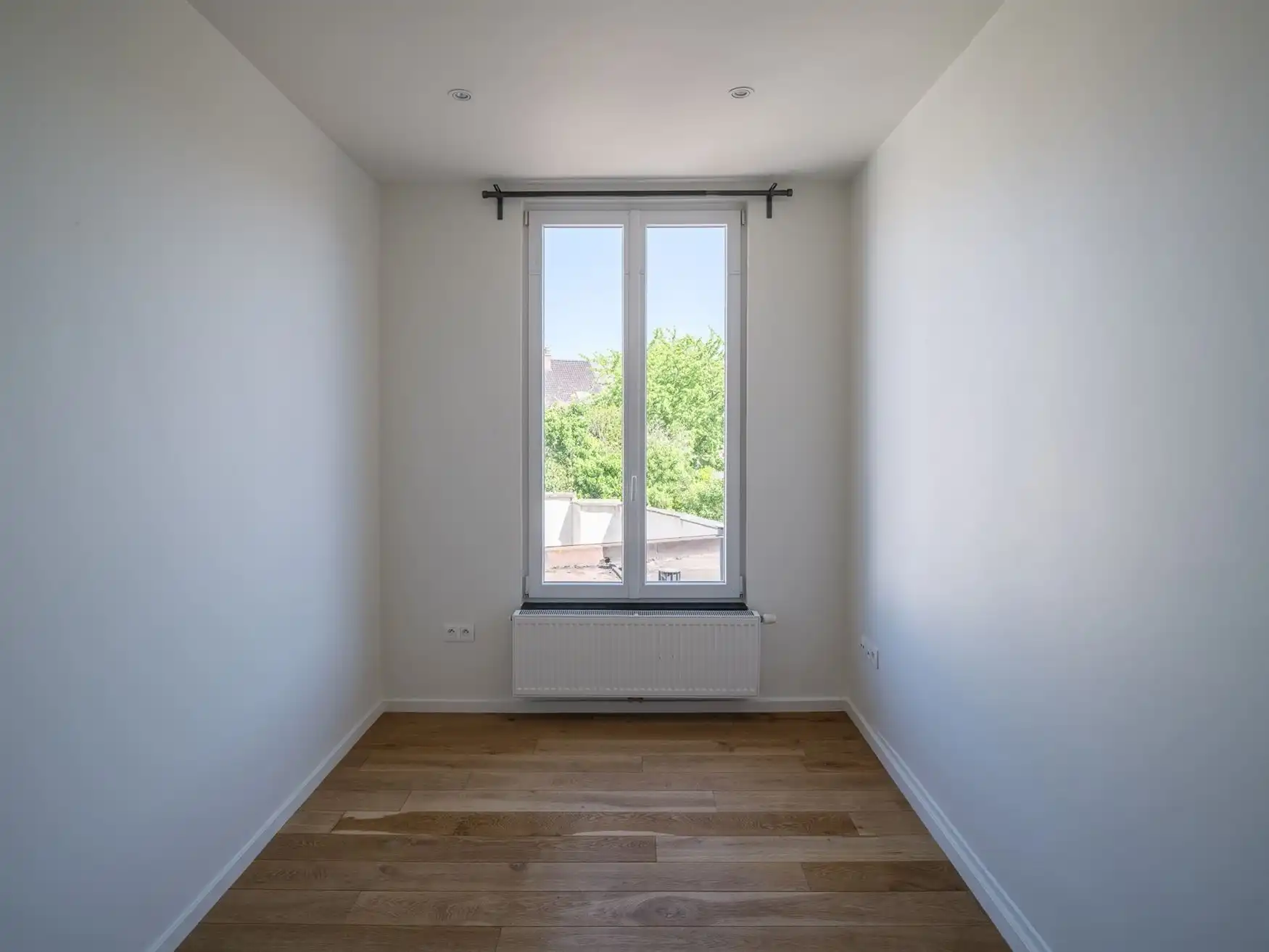 Instapklare woning met 4 kamers en koer in Gent foto 11