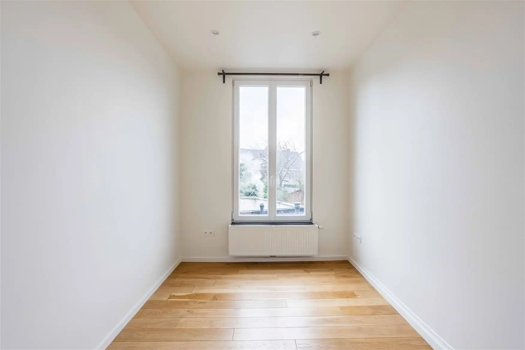 Instapklare woning met 4 kamers en koer in Gent foto 11