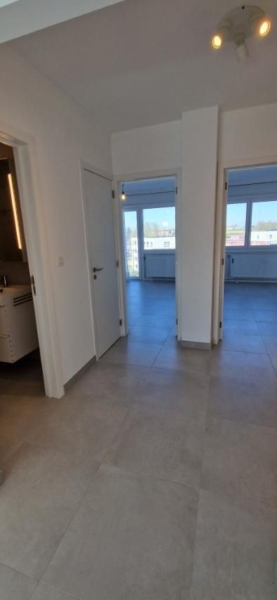 Volledig vernieuwd APPARTEMENT op de 4de verdieping met 2 slaapkamers, ondergrondse kelder en garage in het hoofdgebouw foto 20