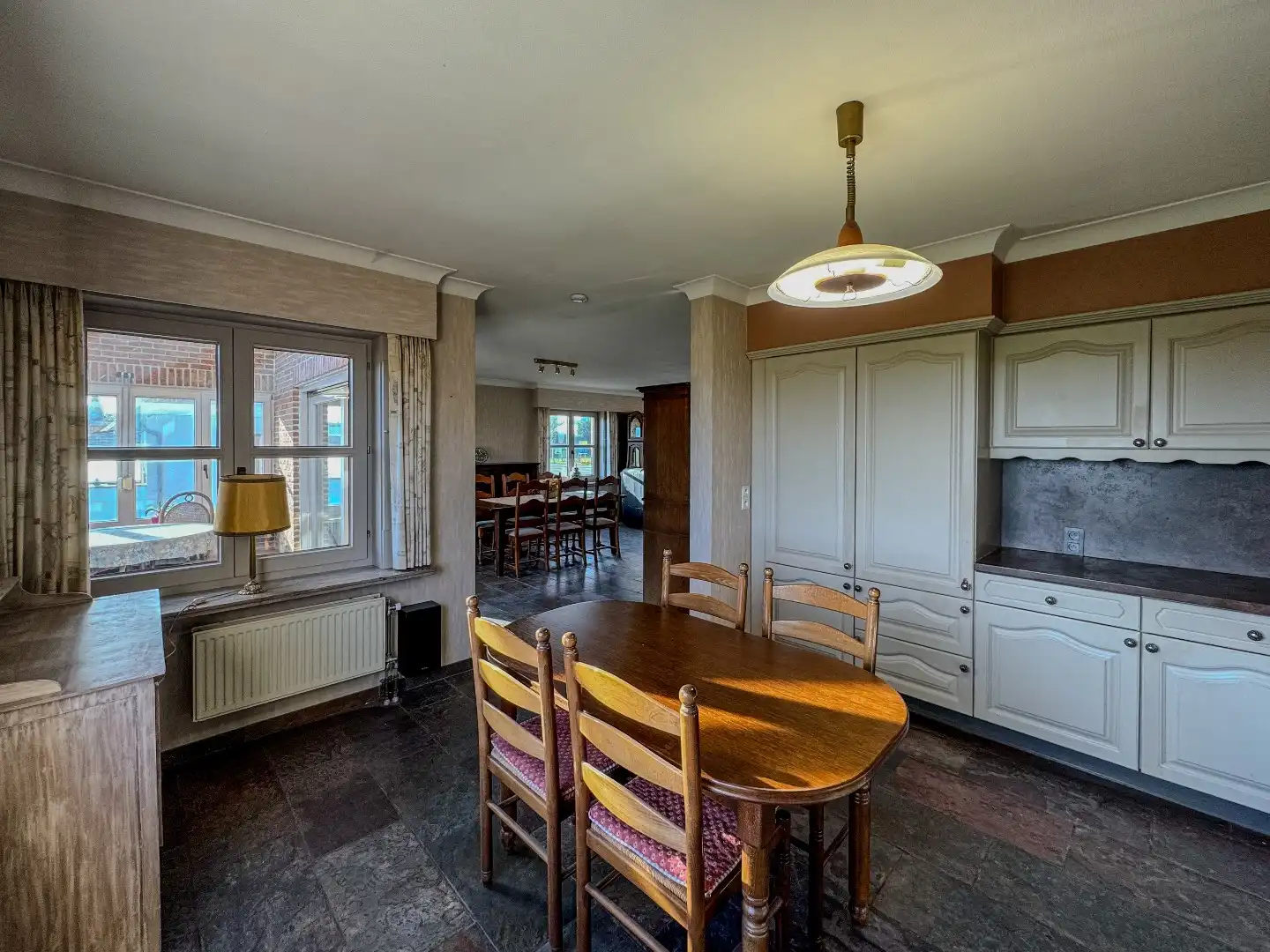 Ruime villa met 3 slaapkamers, ruime garage en tuin. foto 10