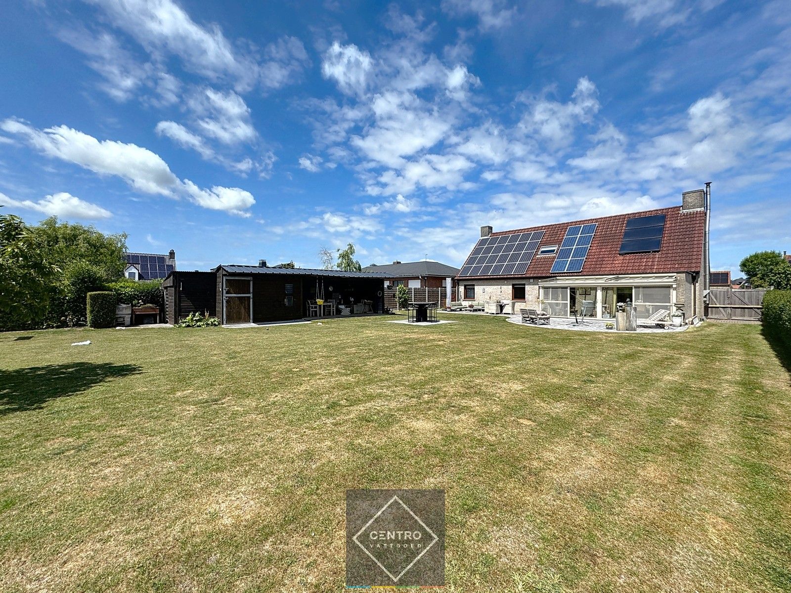 Instapklare VILLA met 5 slpkms, dubbele garage en een ruime aangelegd tuin met terrassen en bijgebouwen in een rustige omgeving te Zuienkerke! foto 19