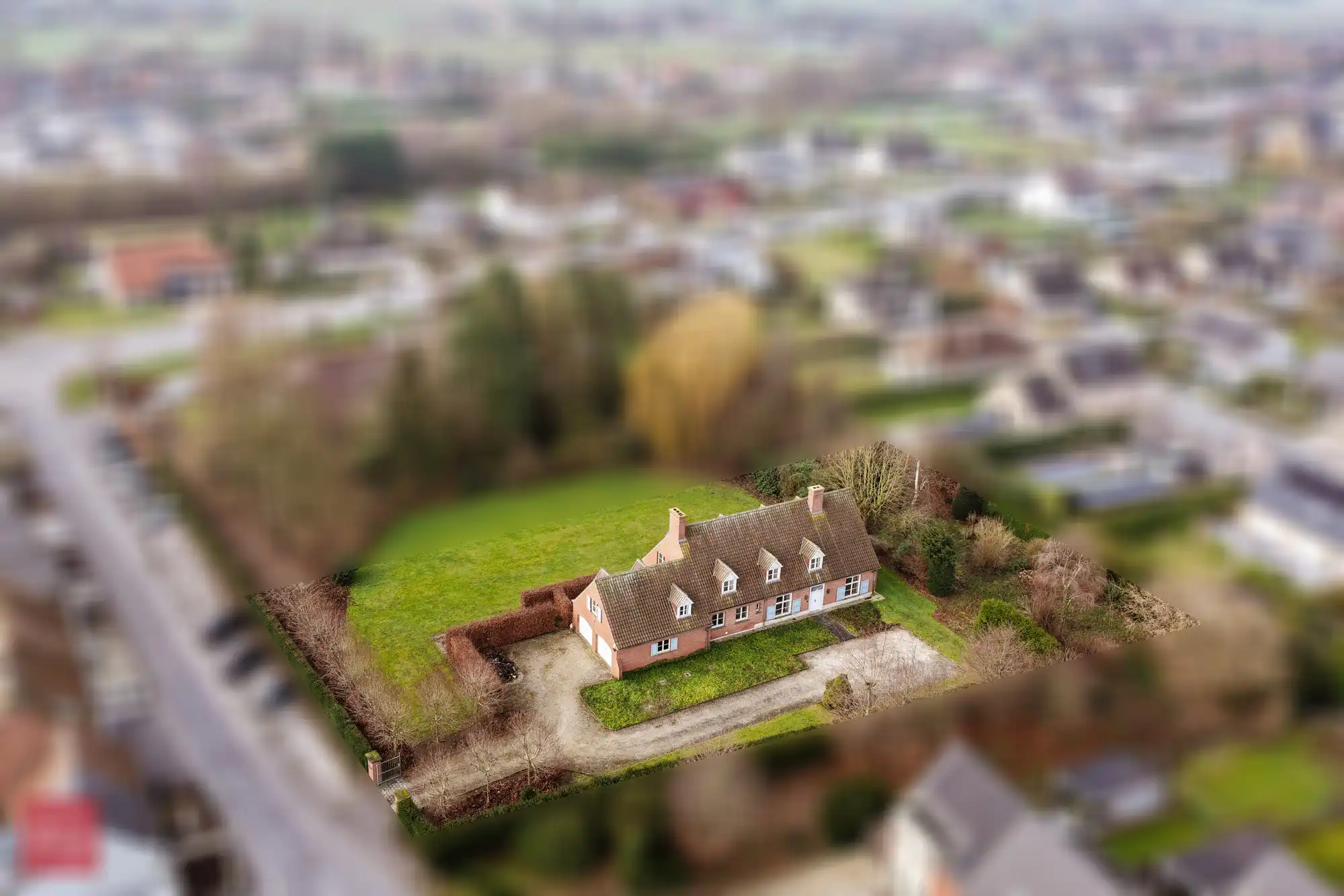 Ruime te renoveren villa op ca. 2.800m² foto 5