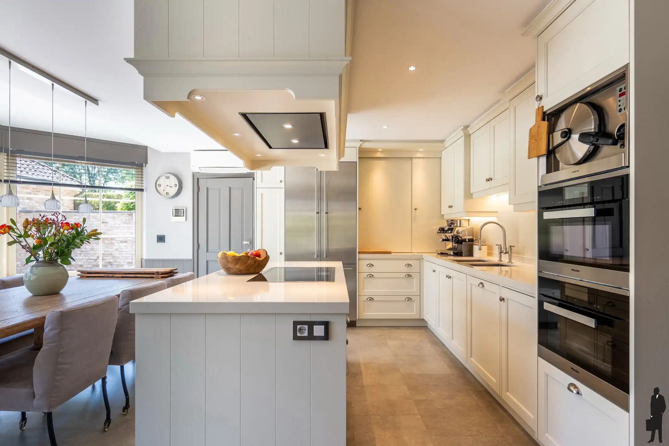 Unieke, recente villa te midden groen op grond van 2.135m² foto 9