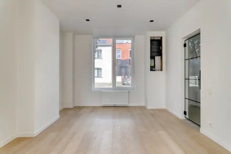 ✨Halfopen, volledig gerenoveerde gezinswoning met 3 slaapkamers TE KOOP in Rekkem! foto 4