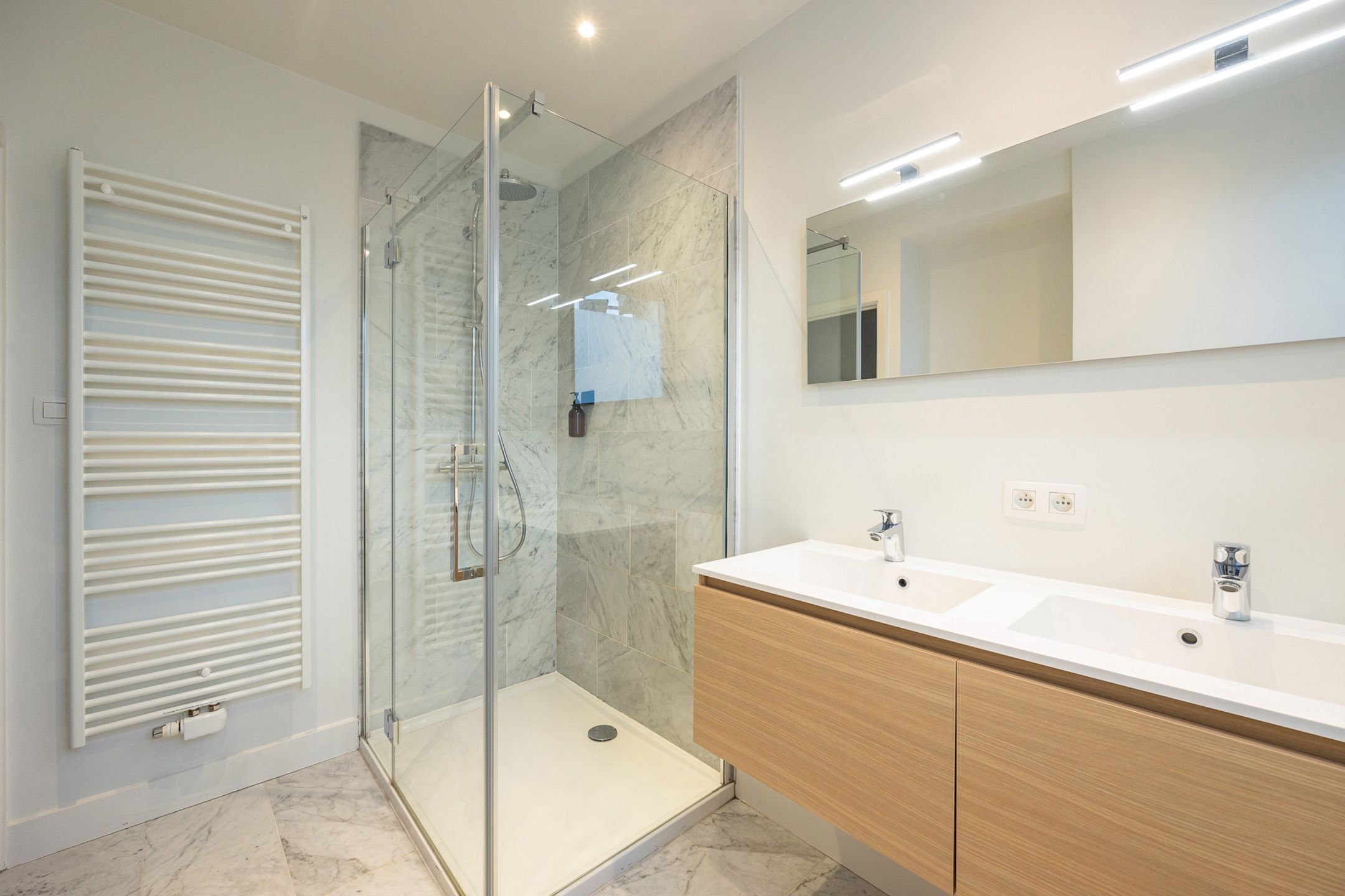 ANTWERPEN-ZUID - Ruim hoekappartement op het Zuid foto 8