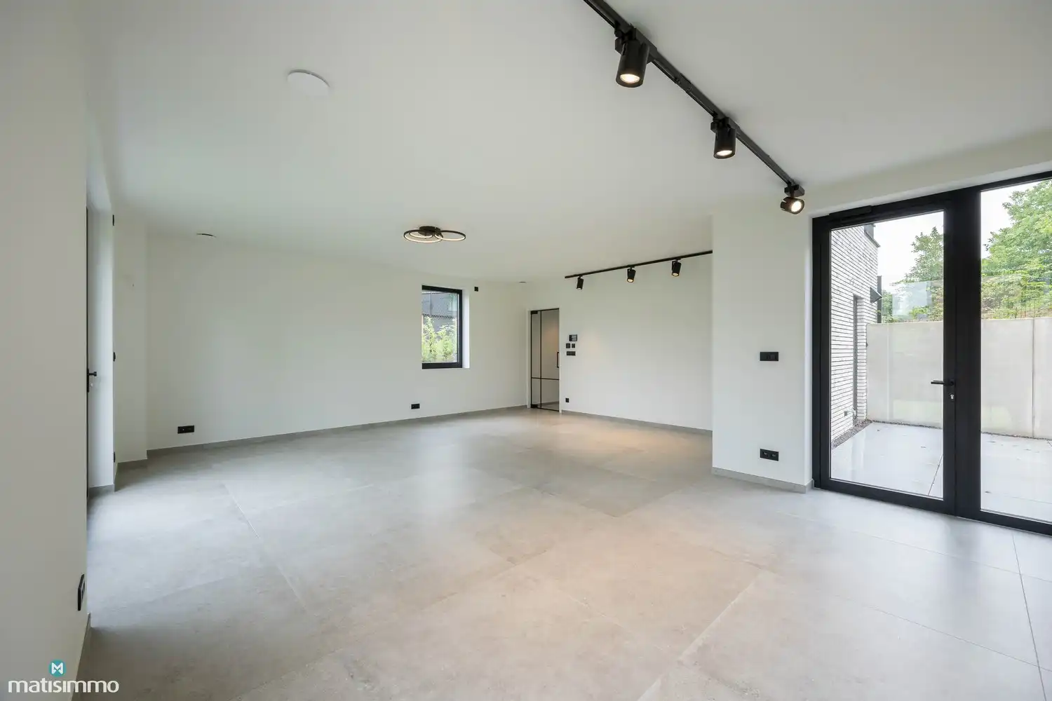 HOOGWAARDIG AFGEWERKTE NIEUWBOUWWONING MET DRIE SLAAPKAMERS EN TUIN (INCLUSIEF TUINONDERHOUD) TE RIEMST foto 7