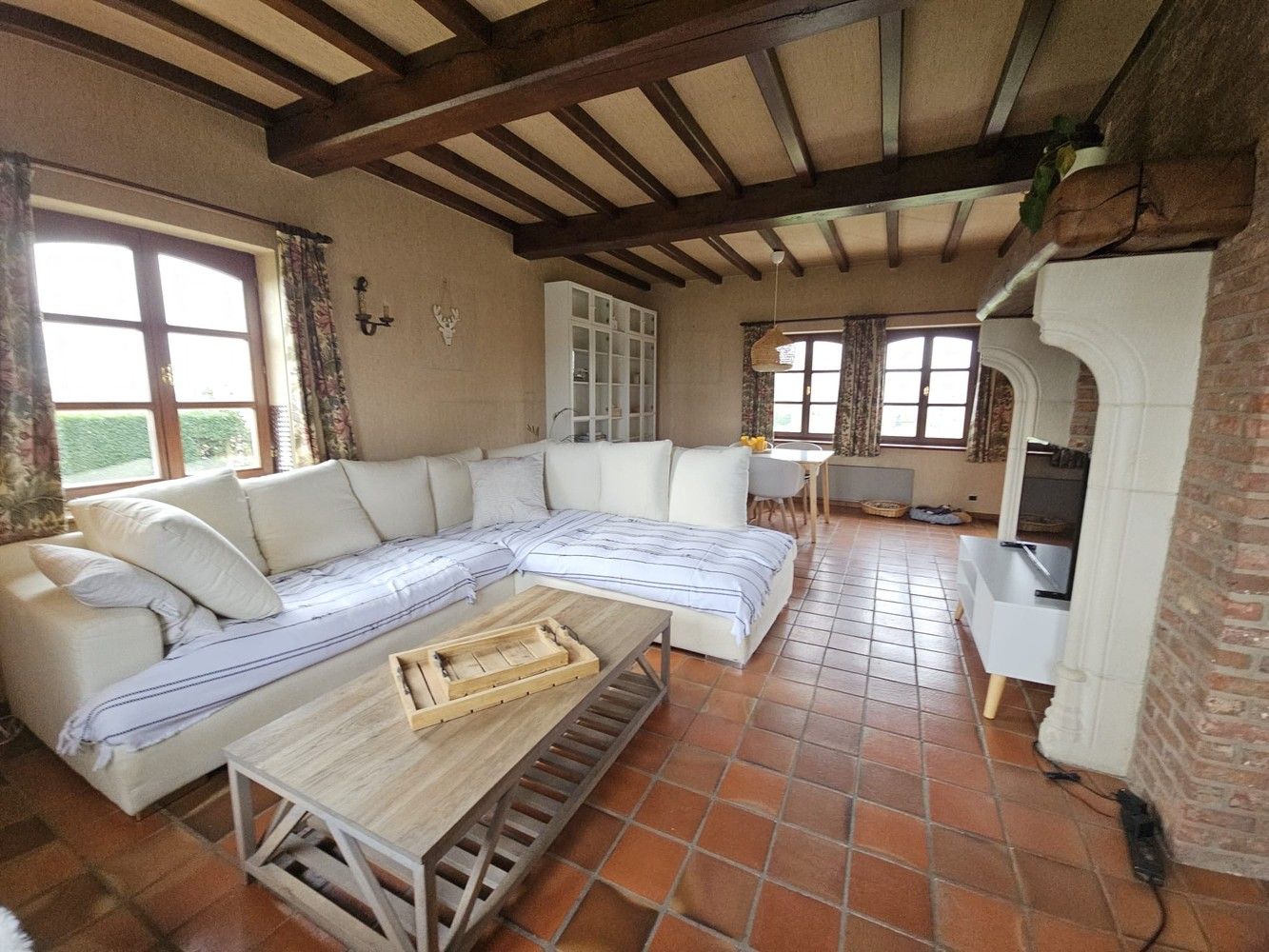 Karaktervol landhuis met bijgebouw op mooi, breed perceel met een opp. van 30a32ca foto 6