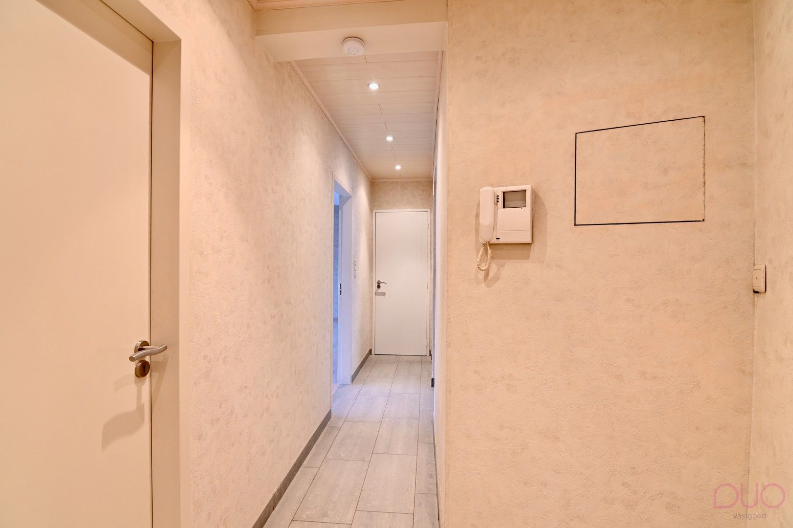 Instapklaar appartement met terras in hartje Sint-Truiden foto 7