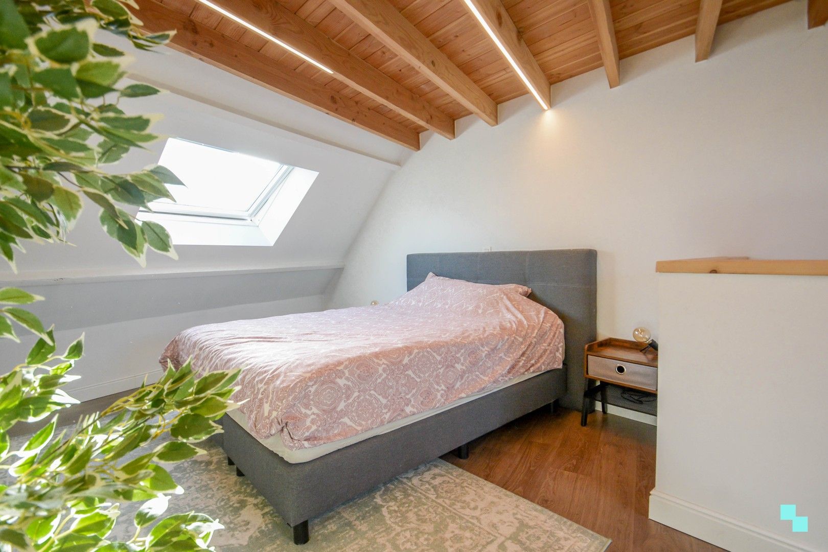 Gesloten bebouwing in hartje Izegem foto 26