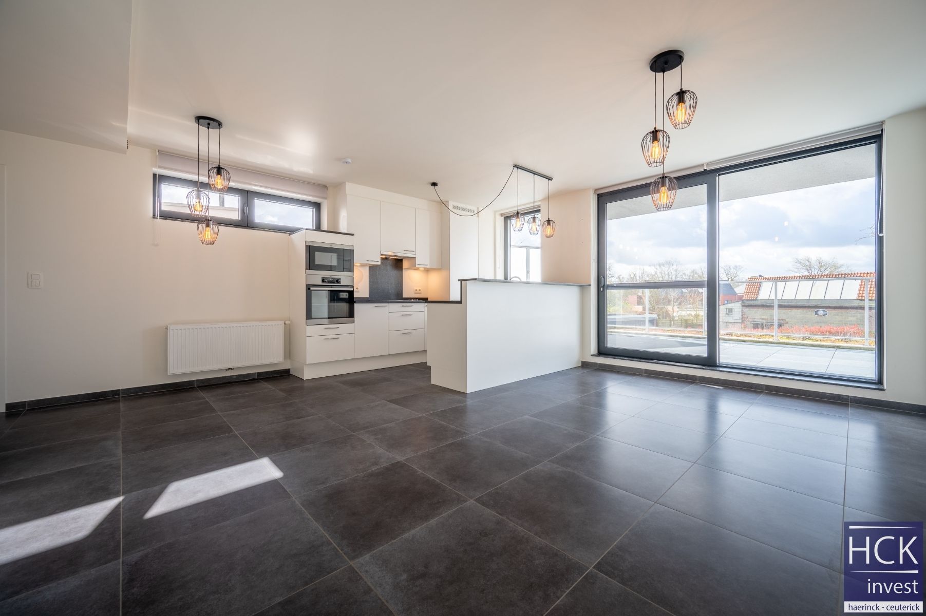 VICHTE - Lichtrijk en energiezuinig appartement met 2 SLPK én ruim terras! foto {{pictureIndex}}