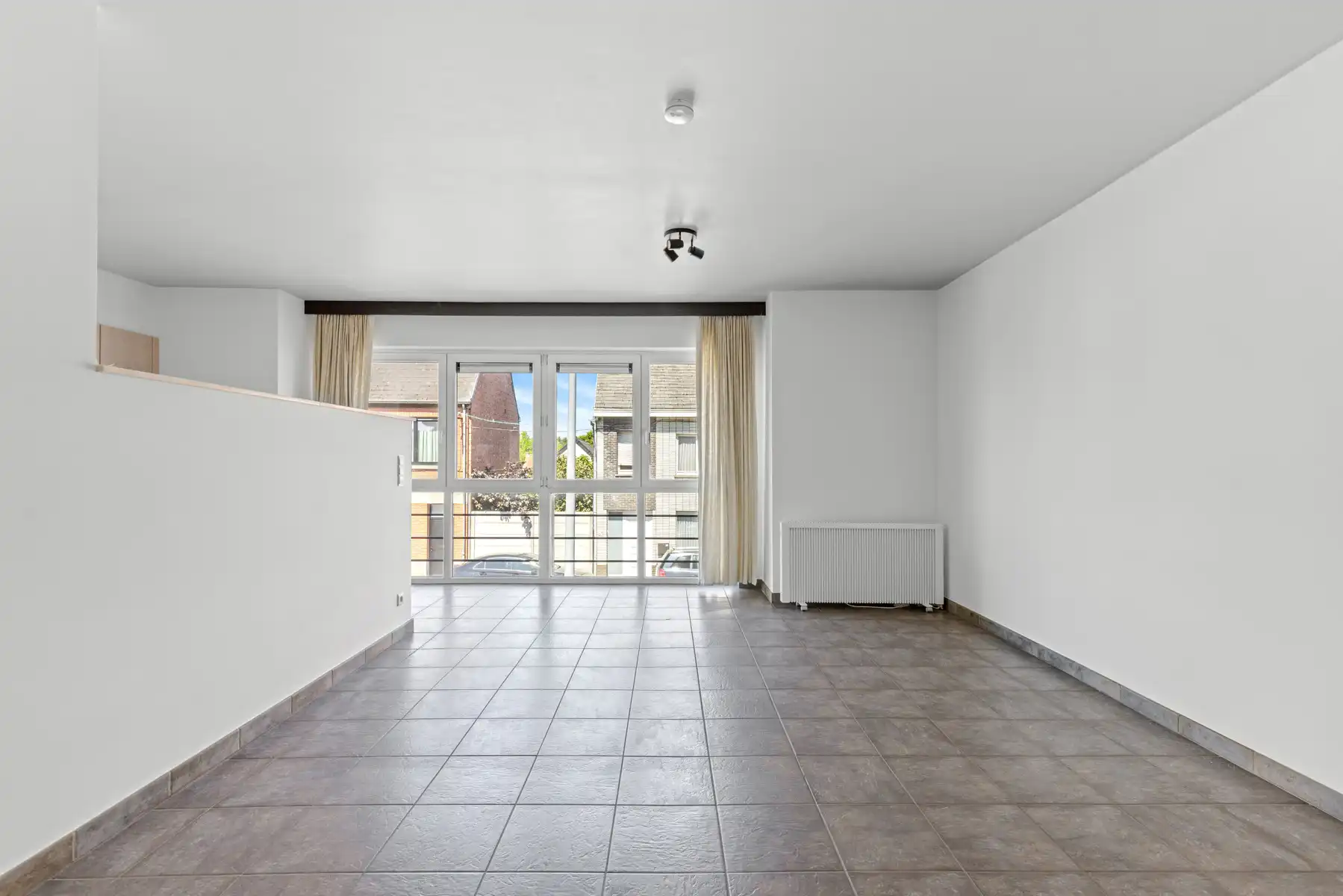 Lichtrijk instapklaar 2-Slpk appartement op centrale ligging foto 2