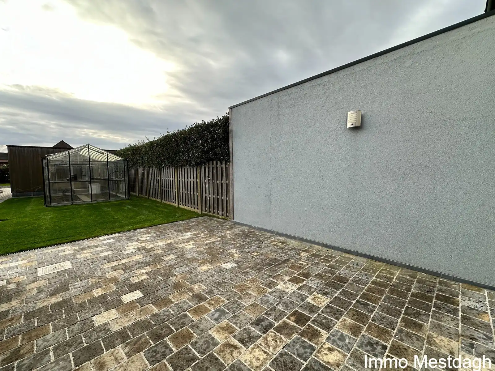 Gerenoveerde instapklare woning met tuin & terras & garages foto 18