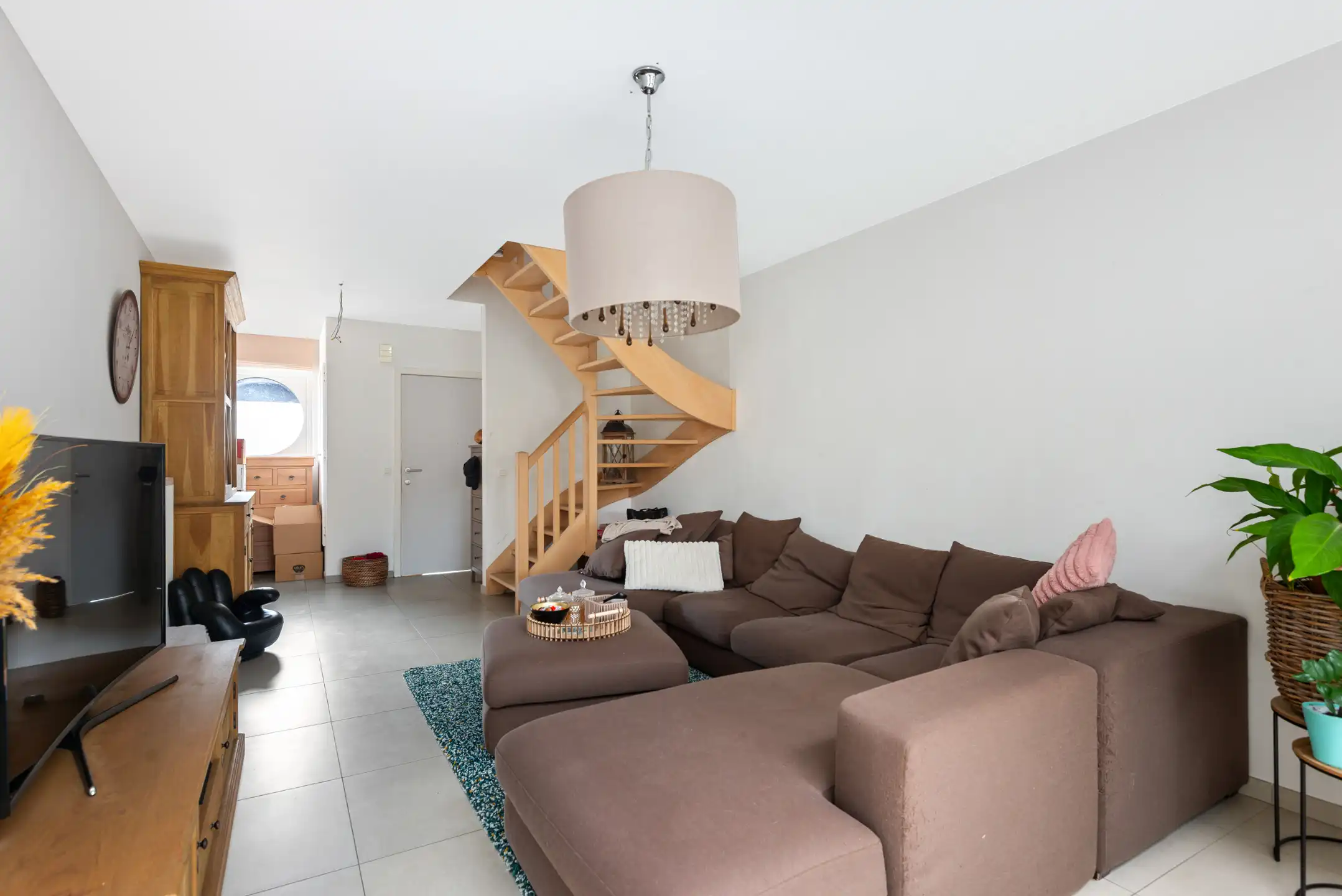 Recente woning met drie slaapkamers, tuintje en staanplaats foto 5
