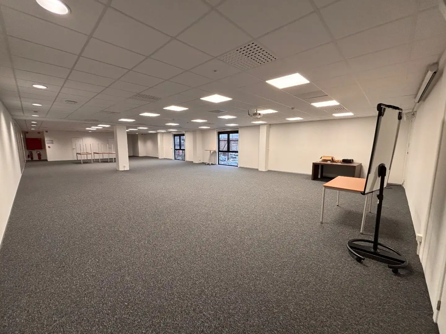 Modern en veelzijdig kantoorgebouw van 675m² te huur – Pottelberg foto 11