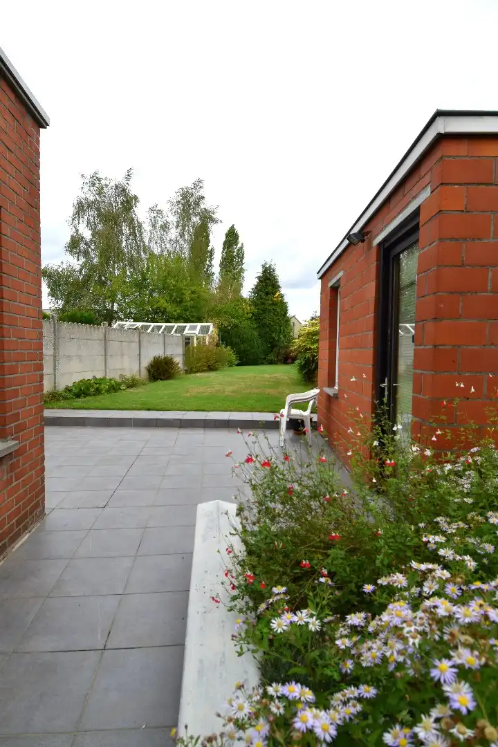 Rustig gelegen gezinswoning met 4 slaapkamers, garage en tuin te koop in Gullegem foto 15