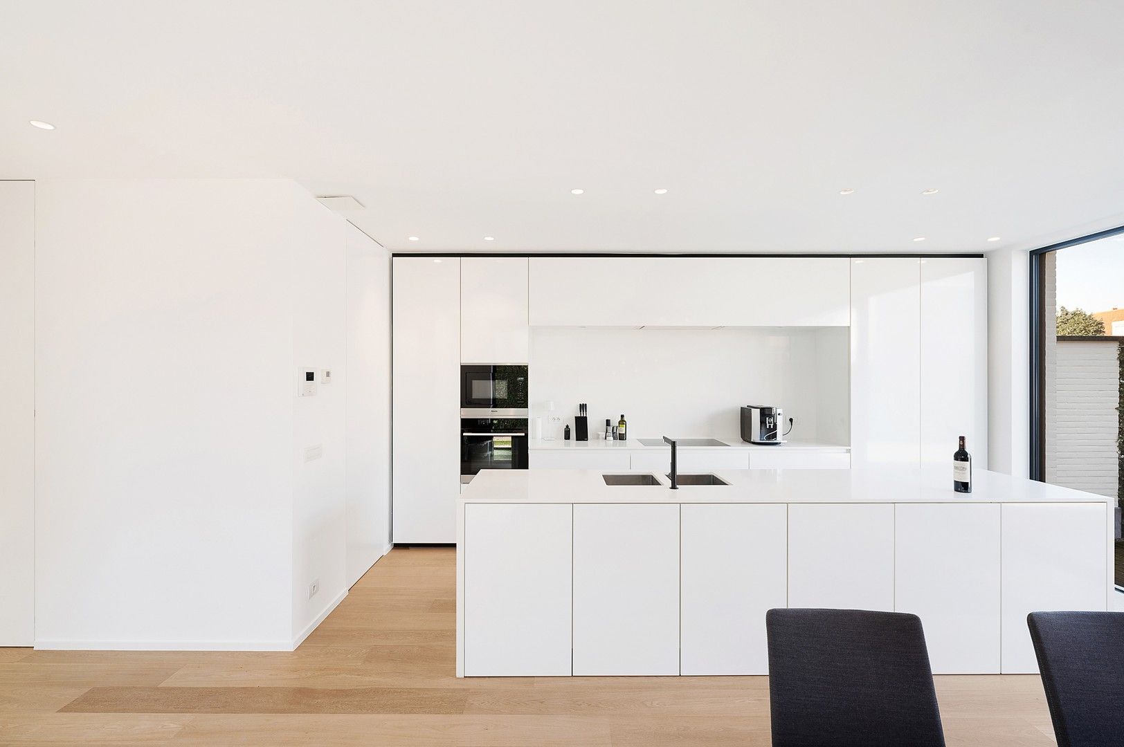 Hedendaagse, recente koppelwoonst centraal gelegen te oud-Knokke. foto 9