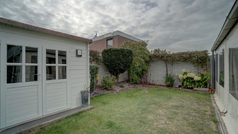 Vernieuwd woonhuis van 140m² met garage en tuin in half-open-bebouwing foto 3