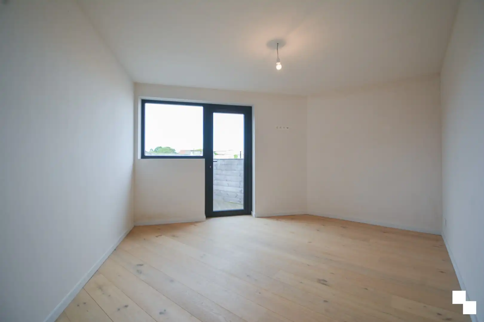 Tweeslaapkamer appartement met garage nabij het centrum van Izegem foto 19