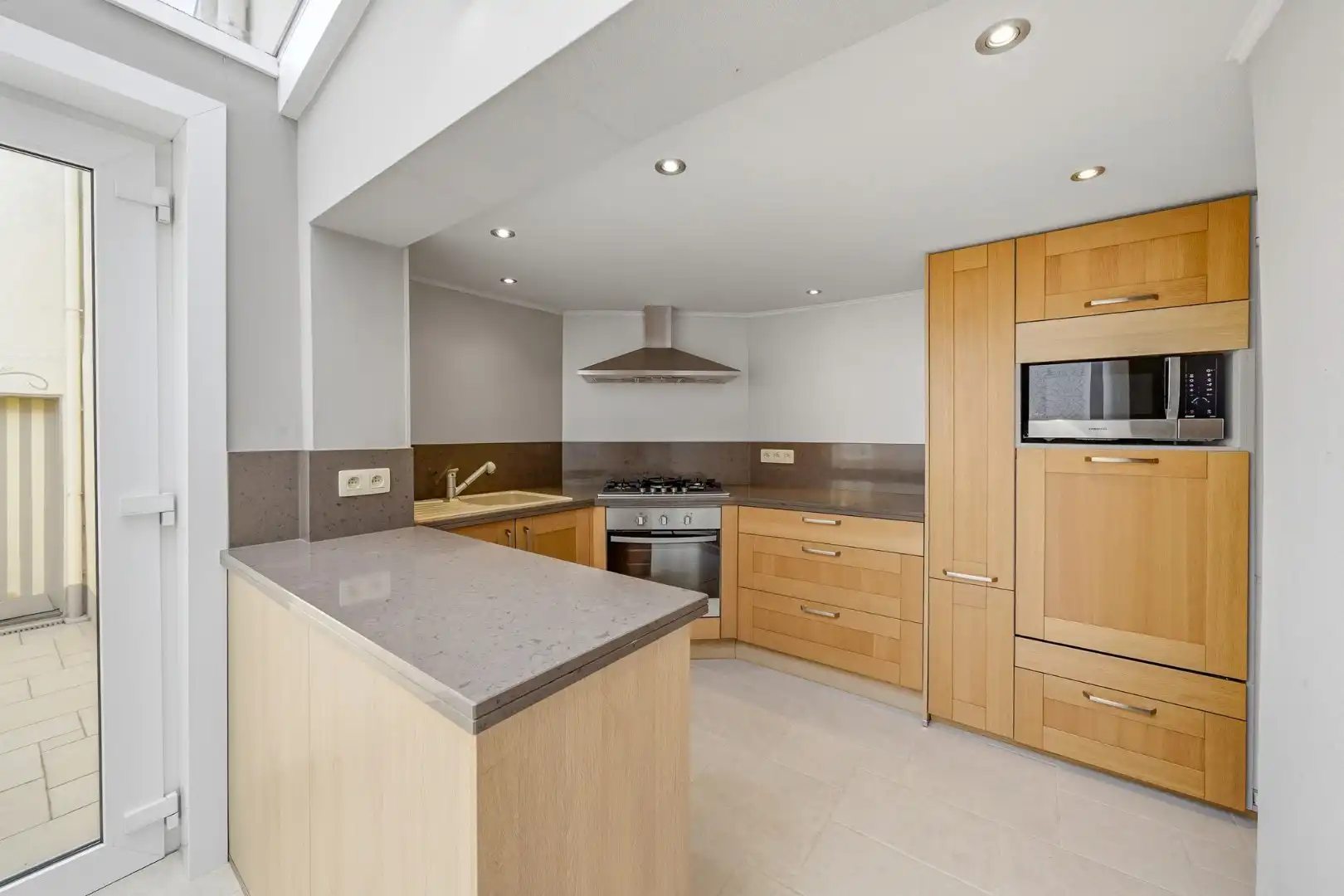 Gezellige woning met 3 slaapkamers te Bredene foto 5