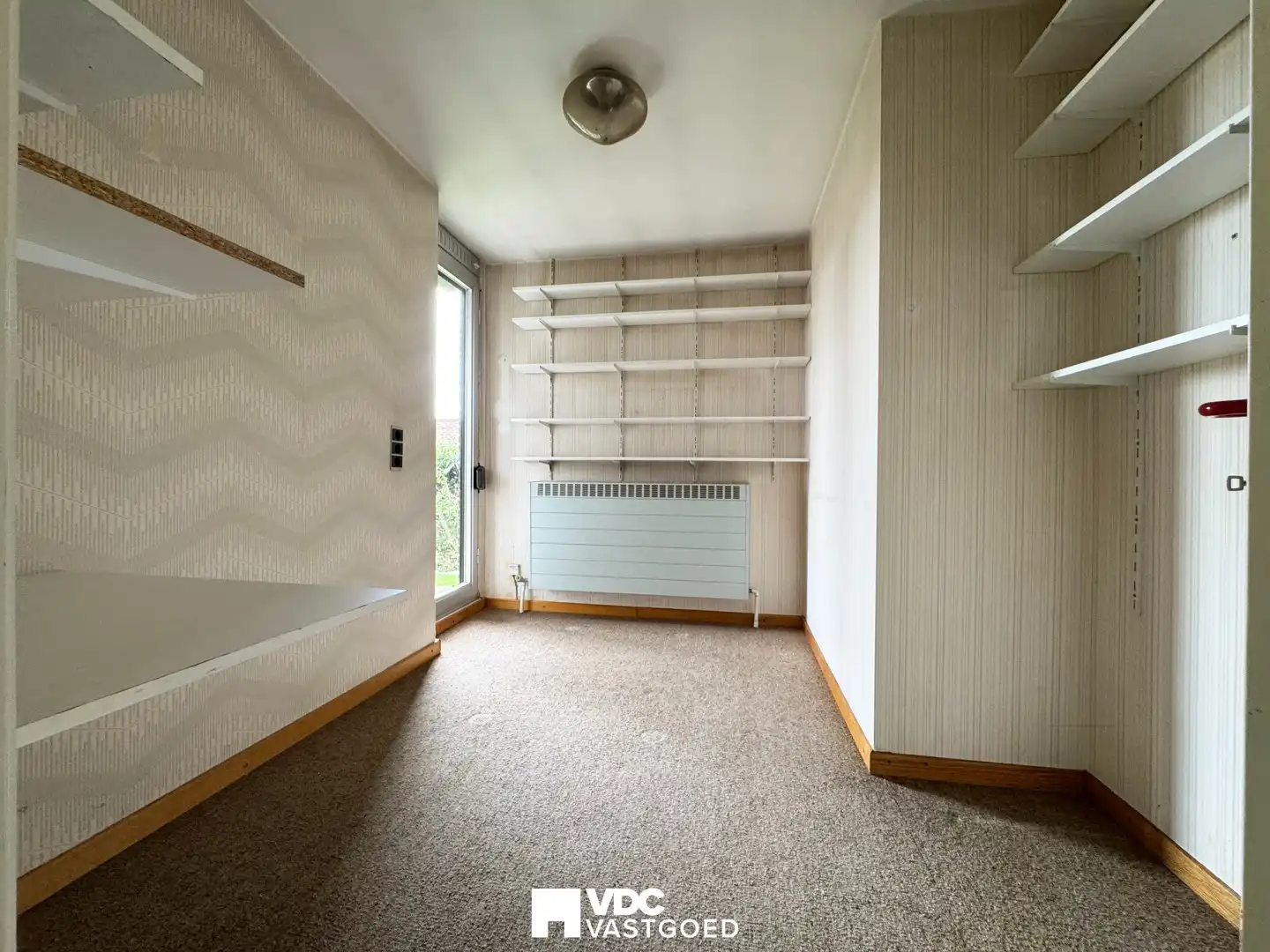 Ruime open bebouwing met prachtige tuin en veel potentieel foto 14