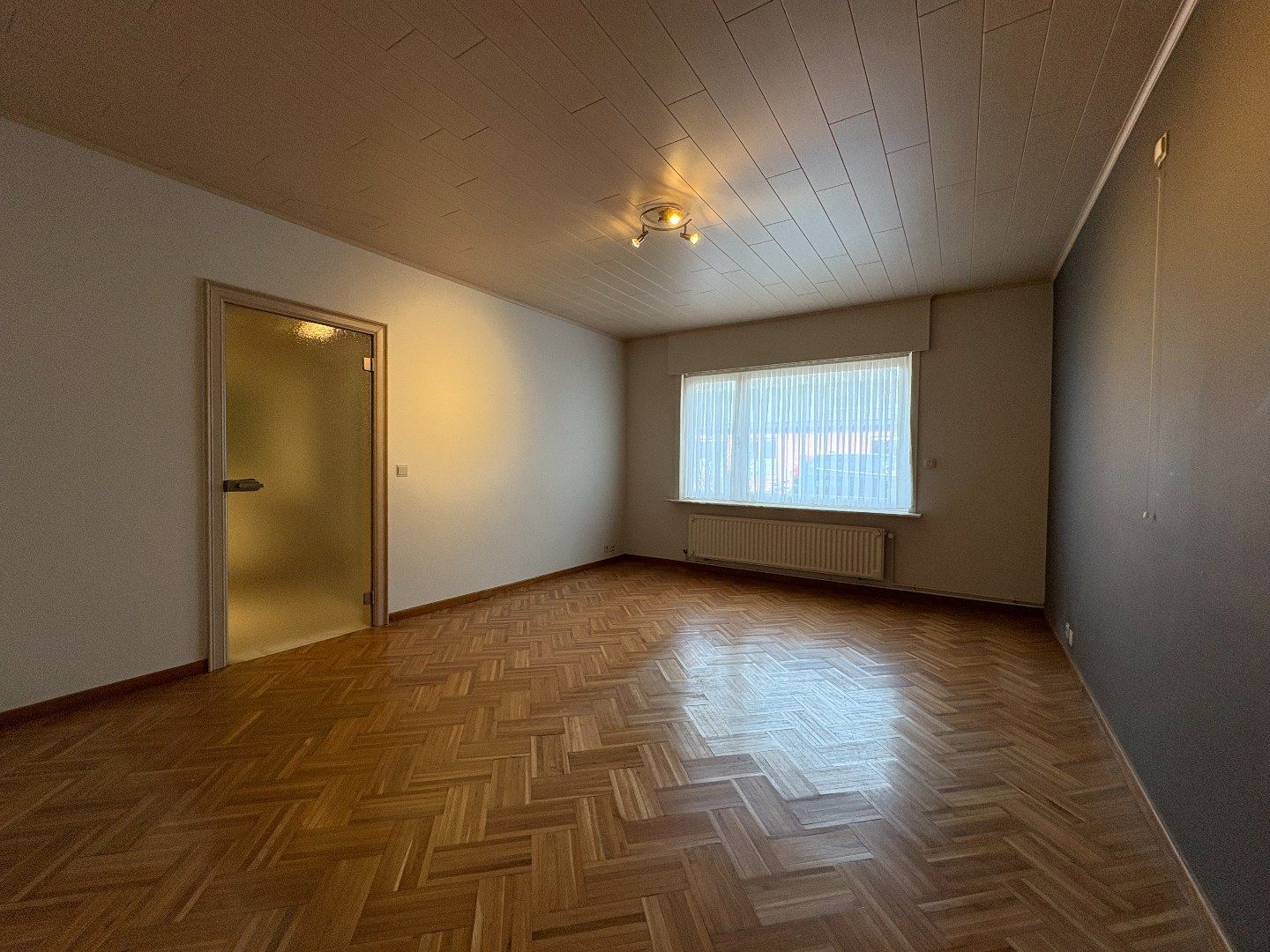 Ruime en goed onderhouden bungalow met zonnige tuin– Elverdinge dorpskern. Opp: 884m². foto 19