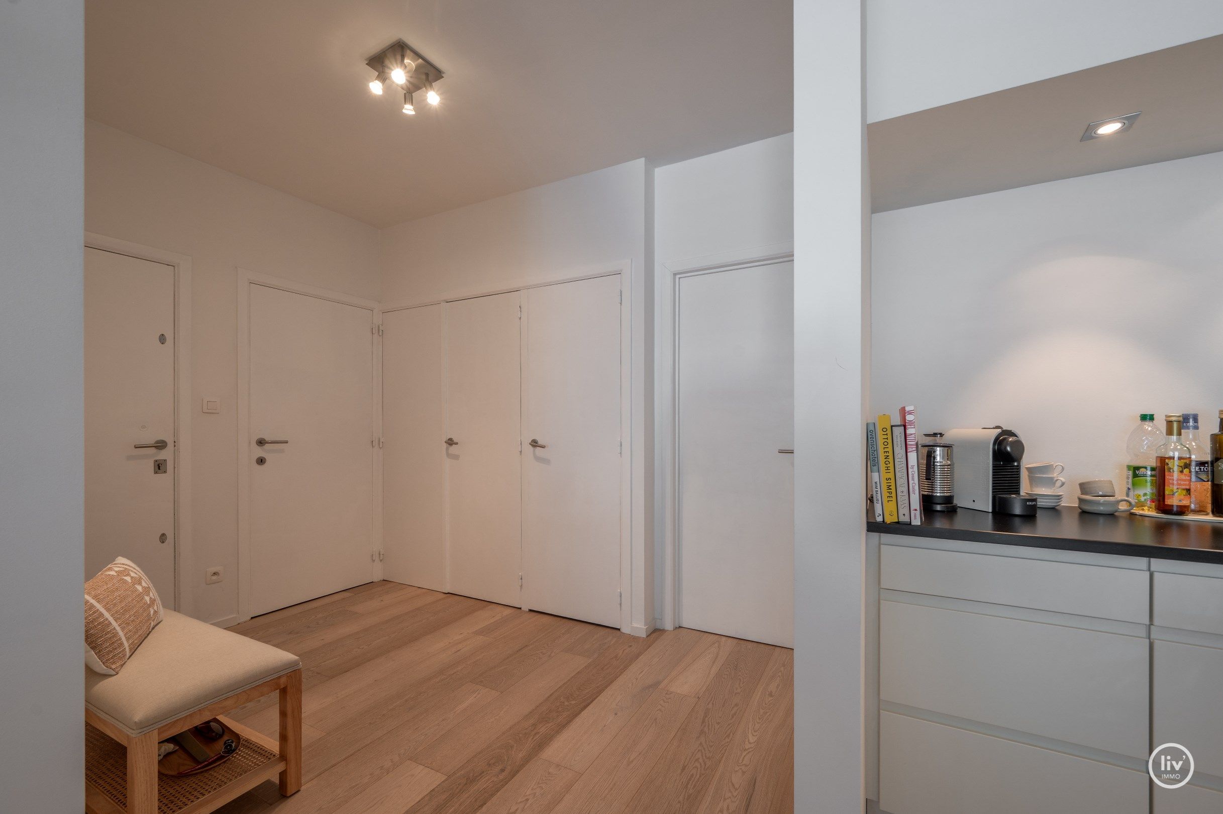 Aangenaam appartement met 2 mooie slaapkamers centraal gelegen in de Duinviooltjesstraat vlakbij de Dumortierlaan te Knokke. foto 14