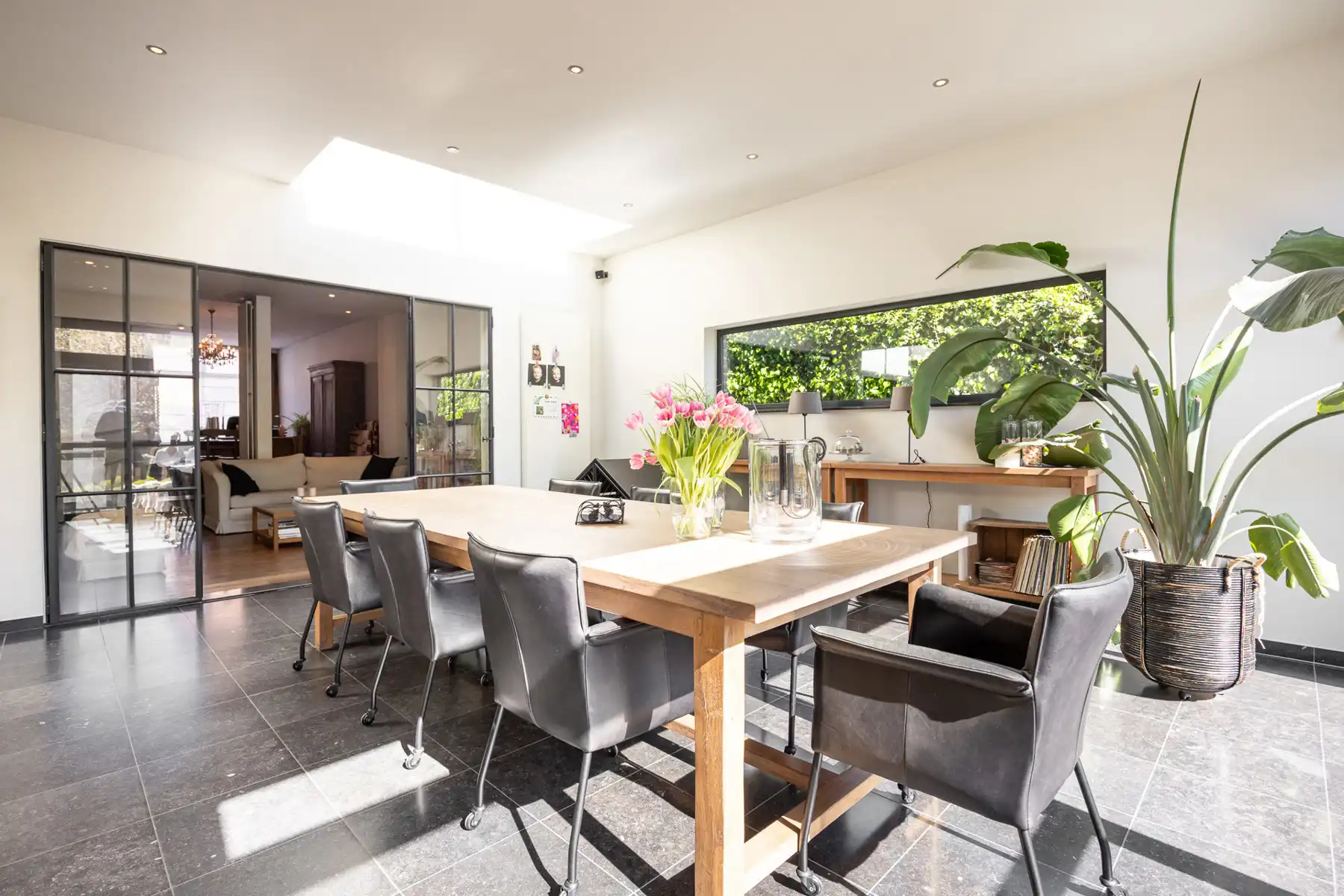 Ruime gezinswoning met rustige tuin en 4 slaapkamers. foto 7
