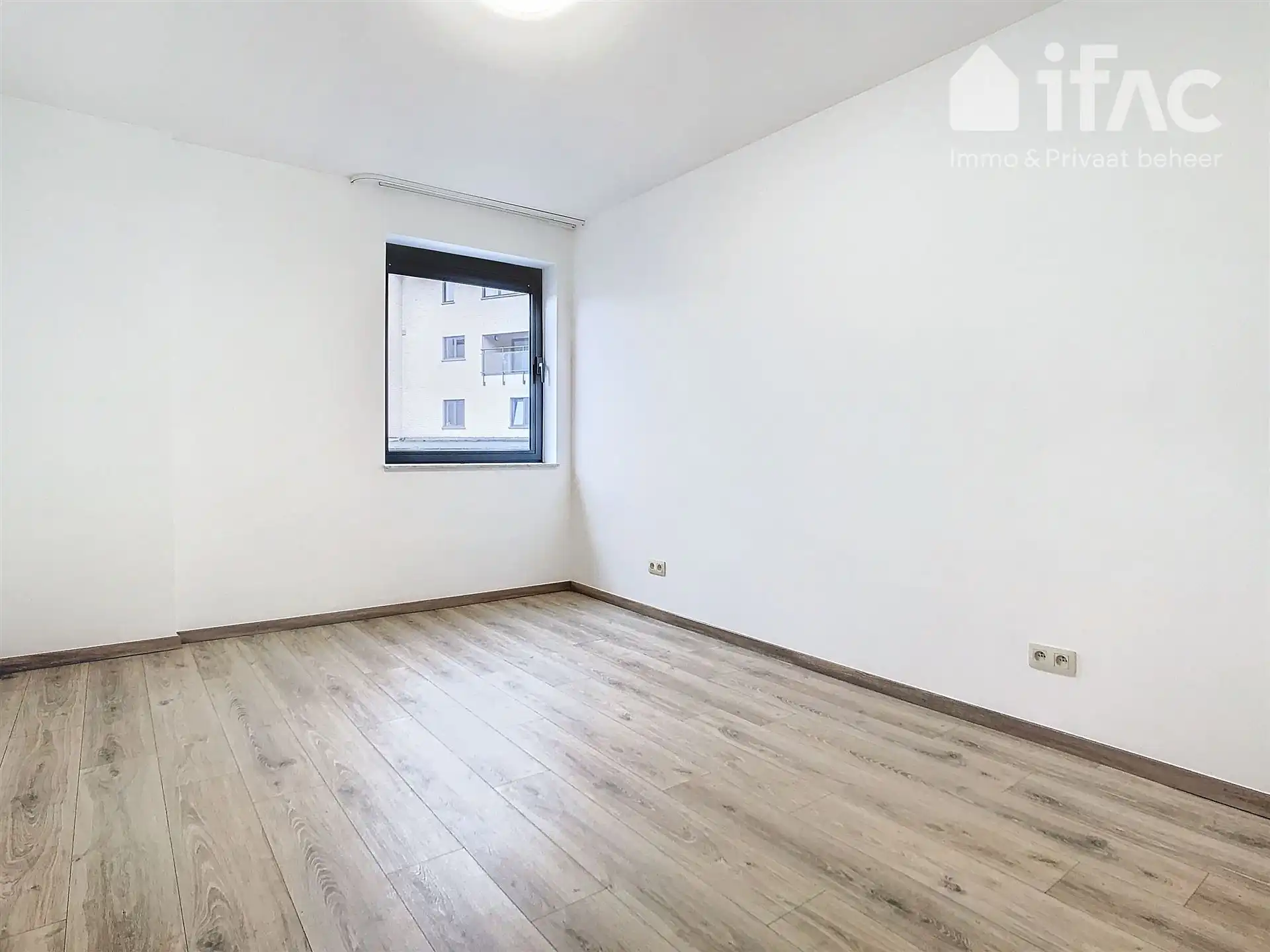 Lichtrijk en energiezuinig appartement met garage foto 8