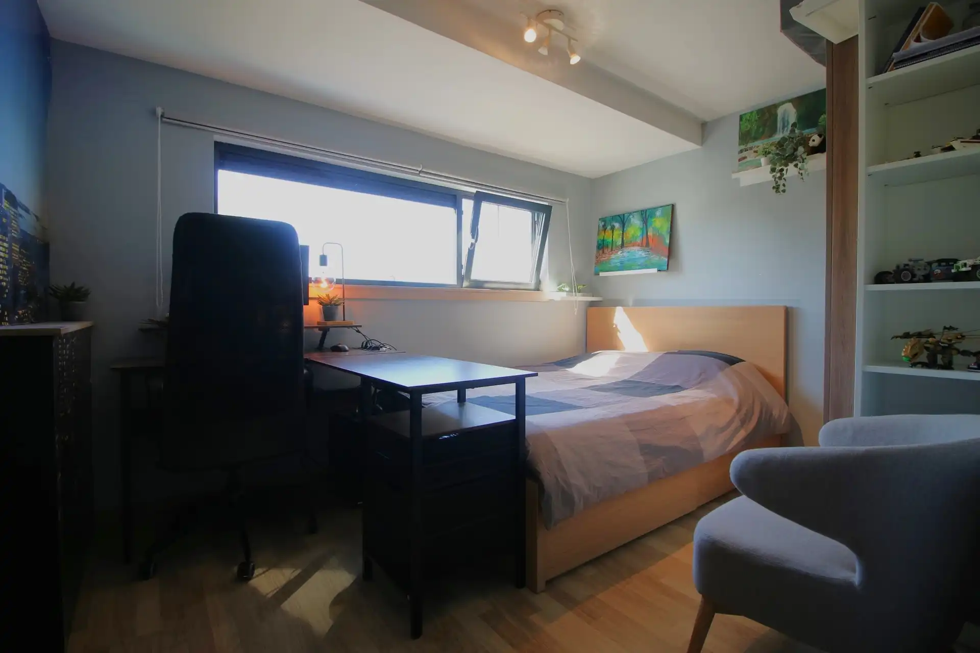 Instapklare gerenoveerde woning met 4 slpks. en aparte garage in doodlopende straat foto 16