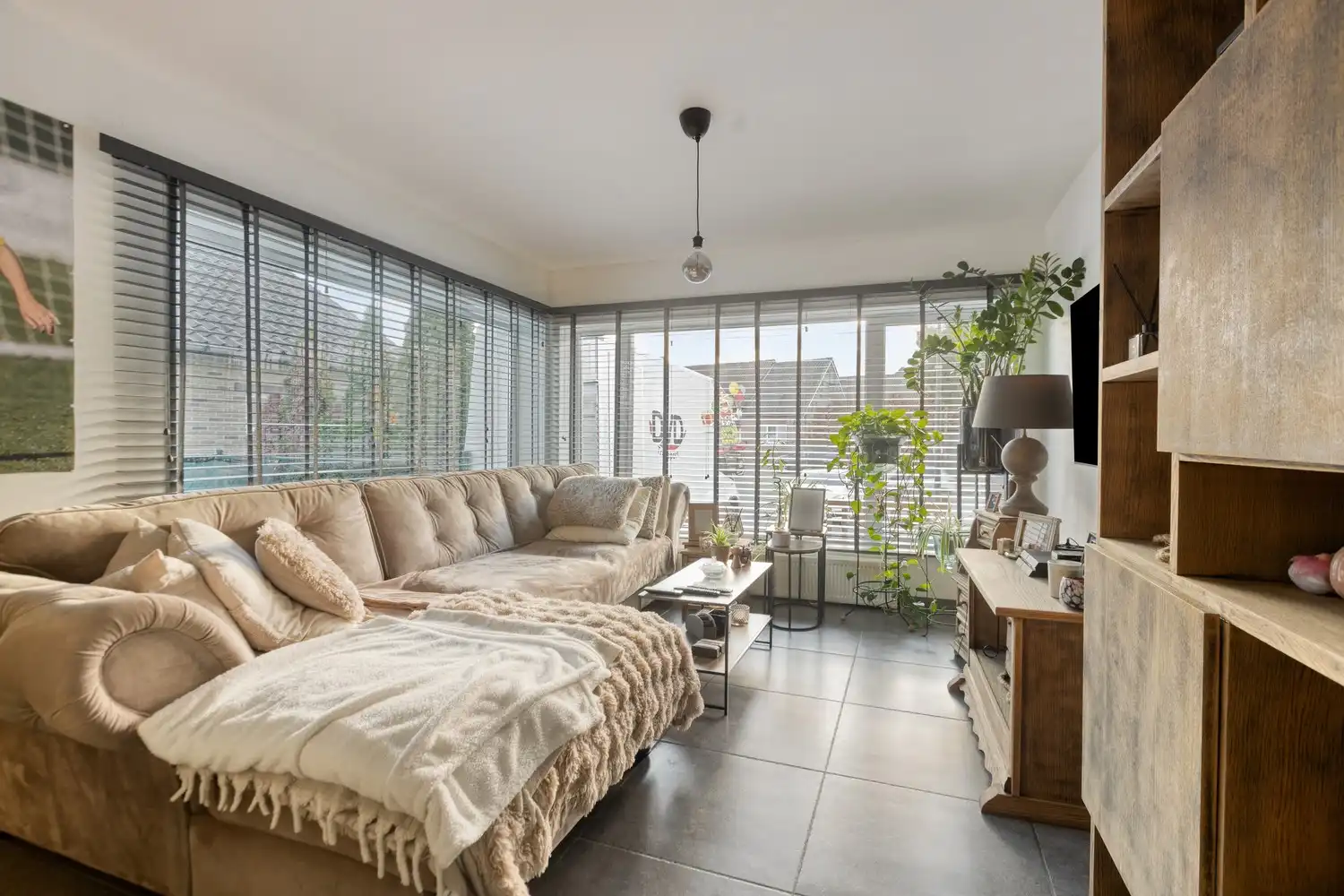 Charmante split-level woning met 3 slaapkamers en ruime tuin in Kotem, Maasmechelen. foto 5