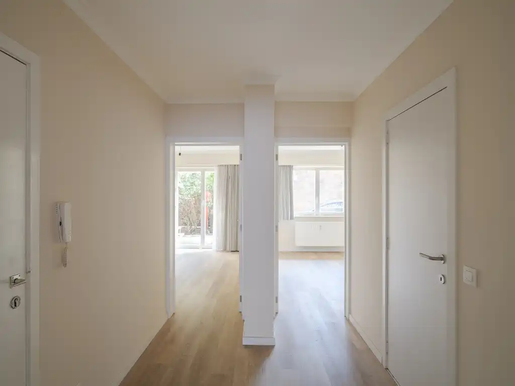 Coupure Rechts. Kwalitatief gerenoveerd 2 slpk-appartment met terras op een boogscheut van het stadscentrum. foto 4