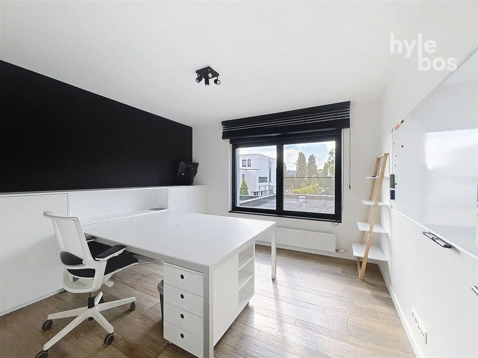 Ruime, moderne kantoorruimte  foto 9