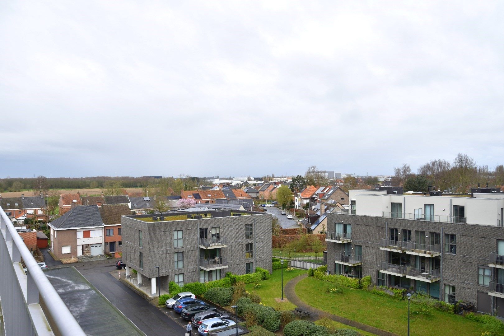 Vernieuwde penthouse met 2 slaapkamers te koop in hartje Gullegem foto 11