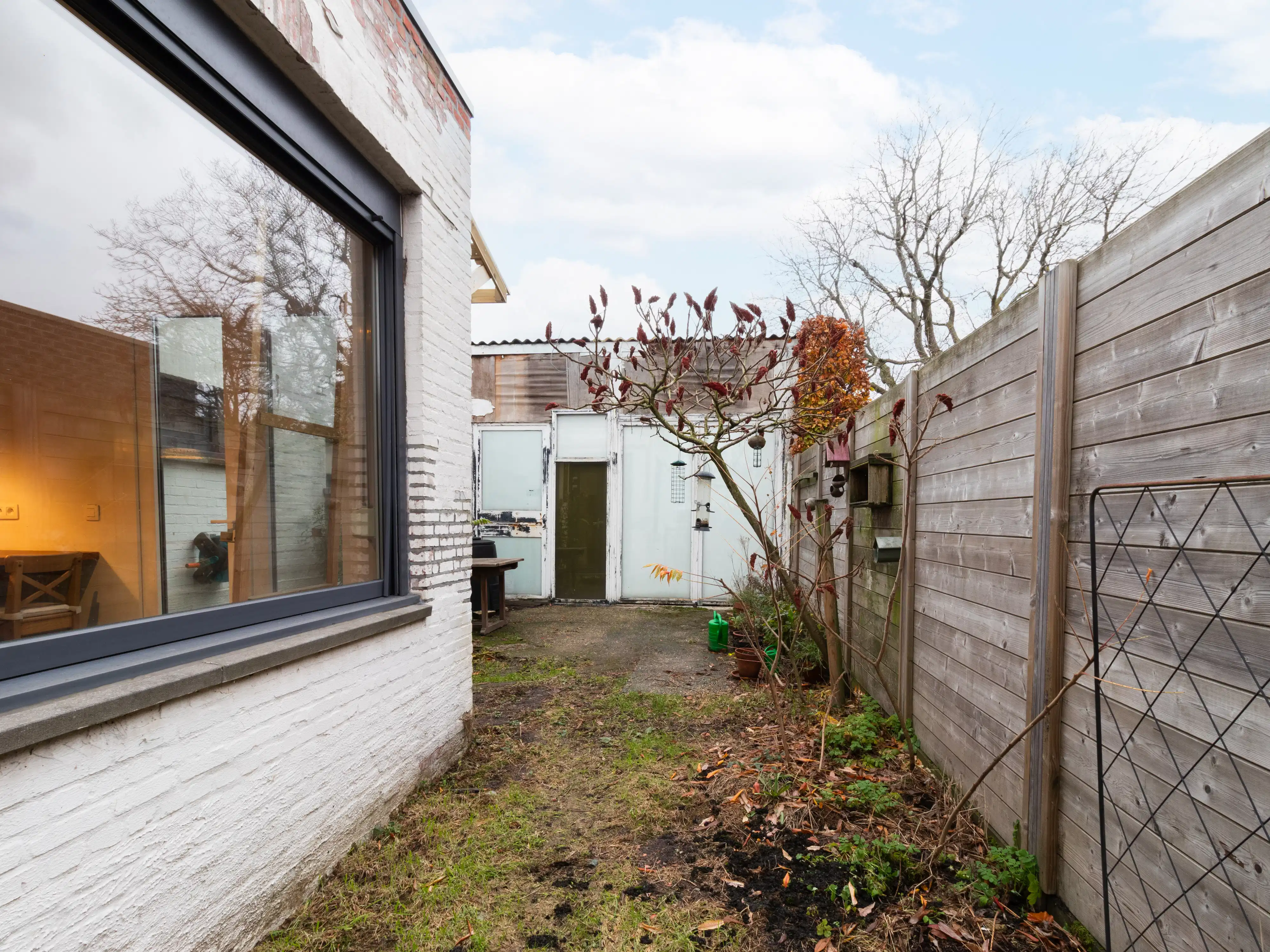 Instapklare halfopen bebouwing met werkplaats en tuin foto 3