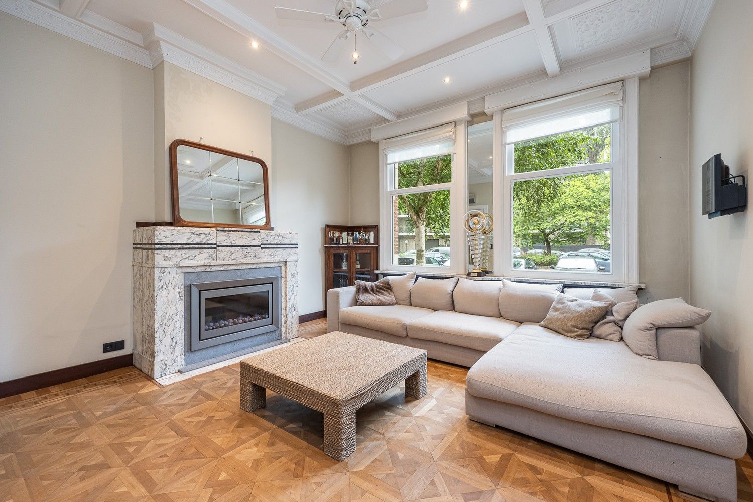 Prachtige art-deco herenwoning van 268m² op ideale locatie nabij het Albertpark te Antwerpen foto {{pictureIndex}}
