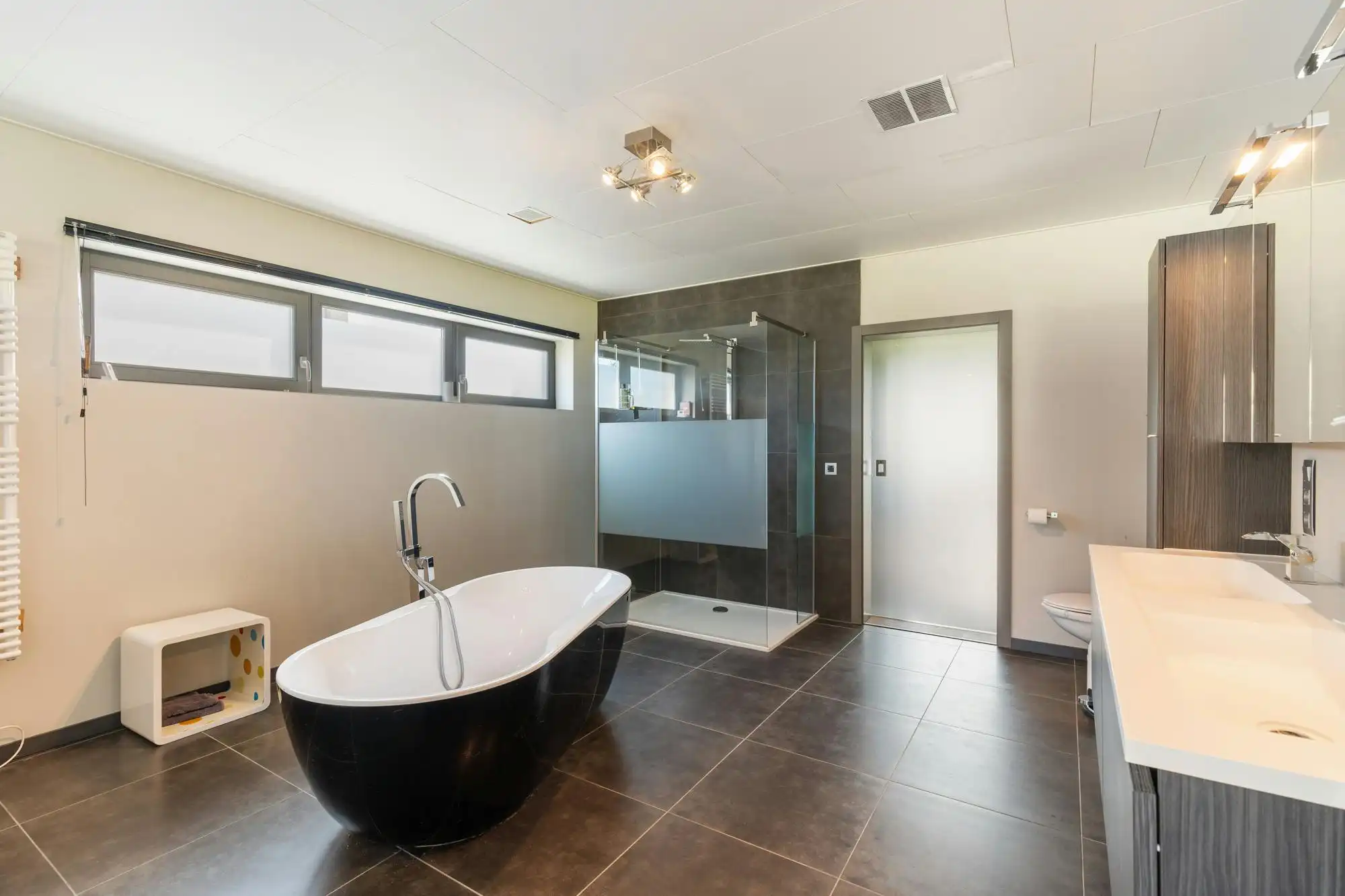Ruime villa met tuin & 2 garages, ideaal als kangoeroewoning foto 16