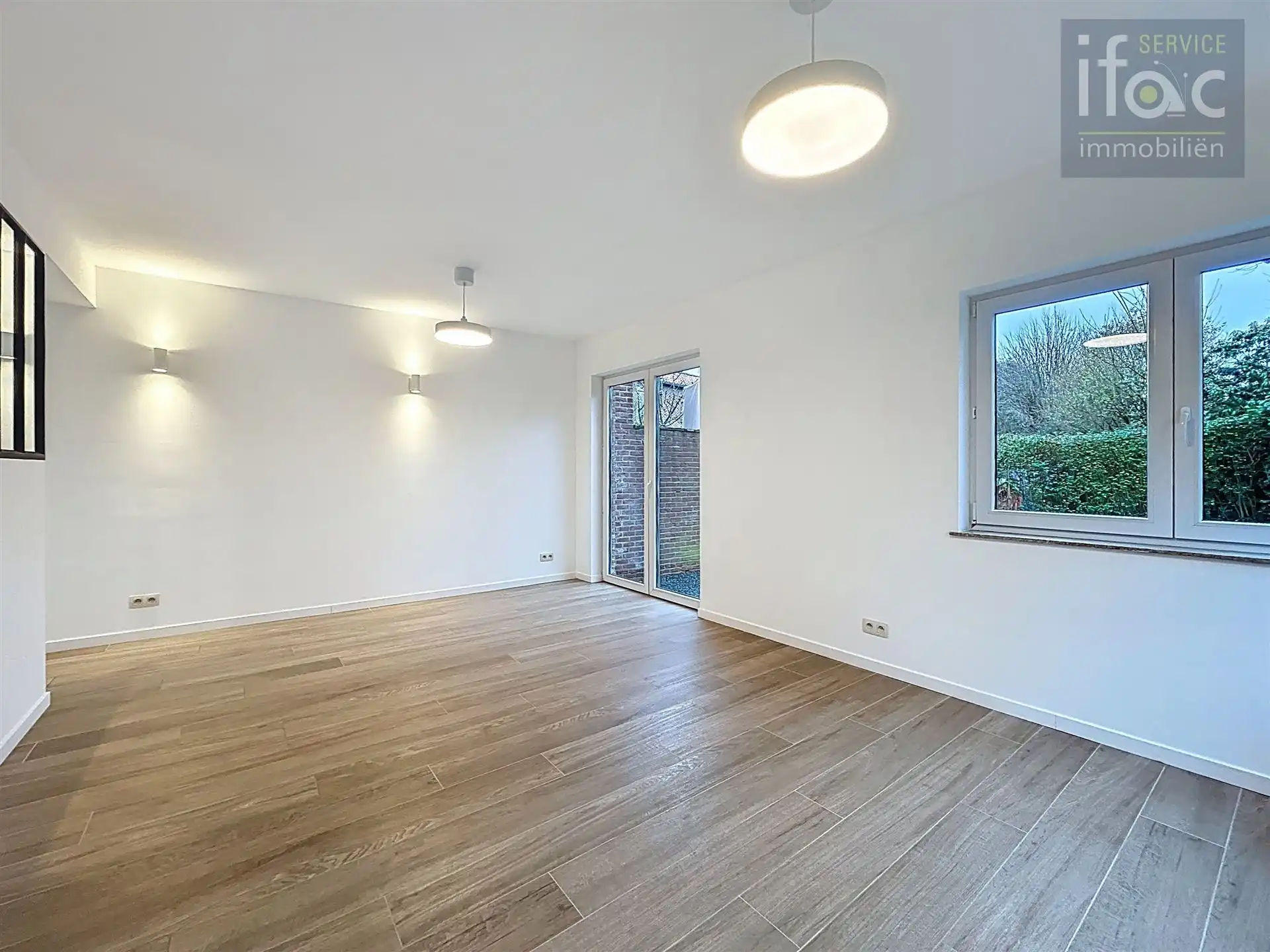 Mooi gerenoveerde woning met 4 slaapkamers en 2 badkamers. foto 3