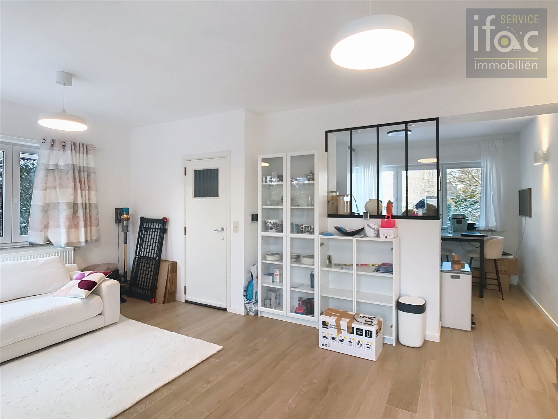 Mooi gerenoveerde woning met 4 slaapkamers en 2 badkamers. foto 3